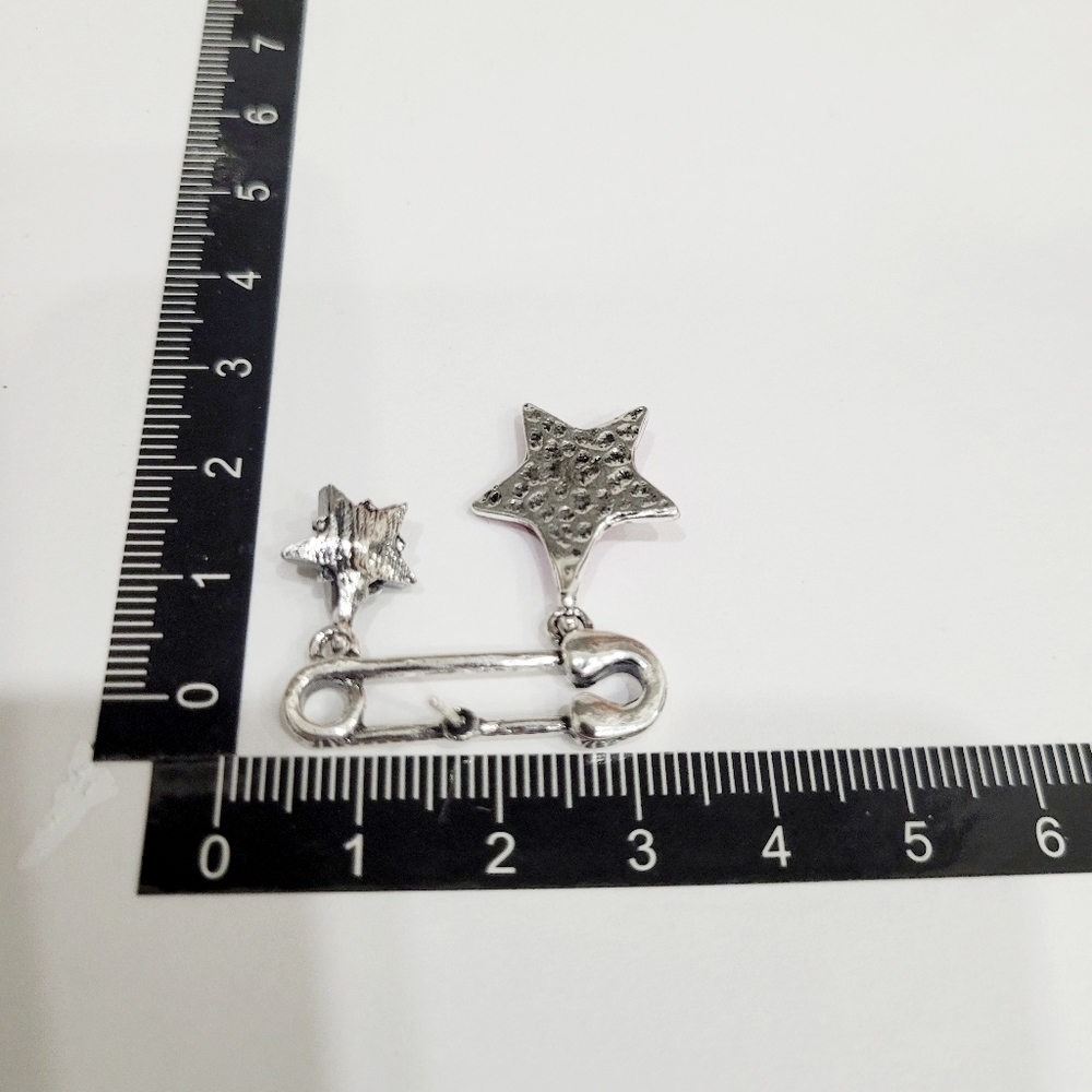 Brand New Silver Tone Safety Pin Style Pink Star Earrings - Picture 8 of 8